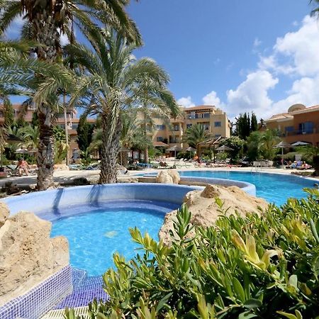 Stylish 1 bedroom apartment in Limnaria Gardens Paphos Rum bild