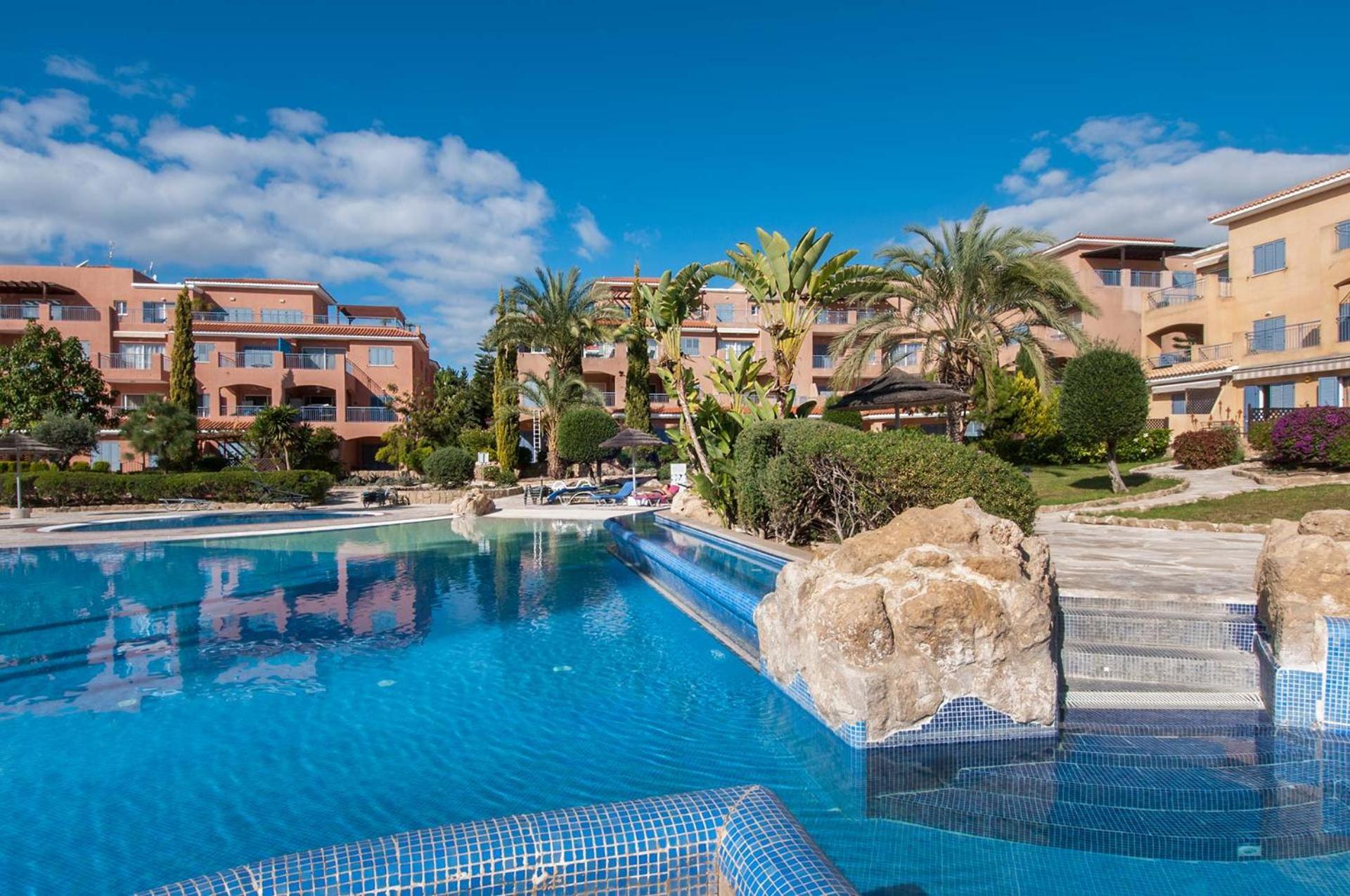 Stylish 1 bedroom apartment in Limnaria Gardens Paphos Rum bild