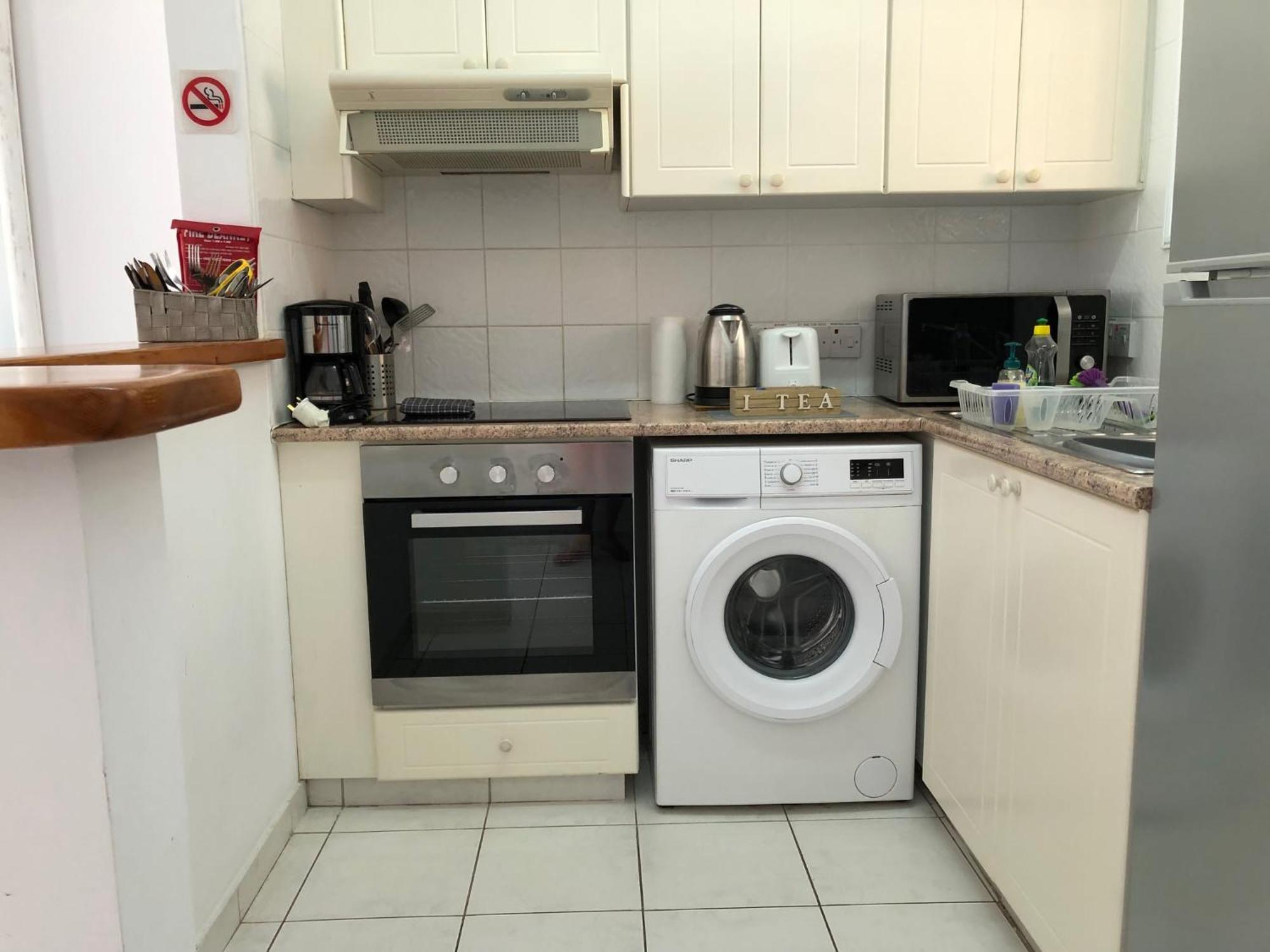 Stylish 1 bedroom apartment in Limnaria Gardens Paphos Exteriör bild