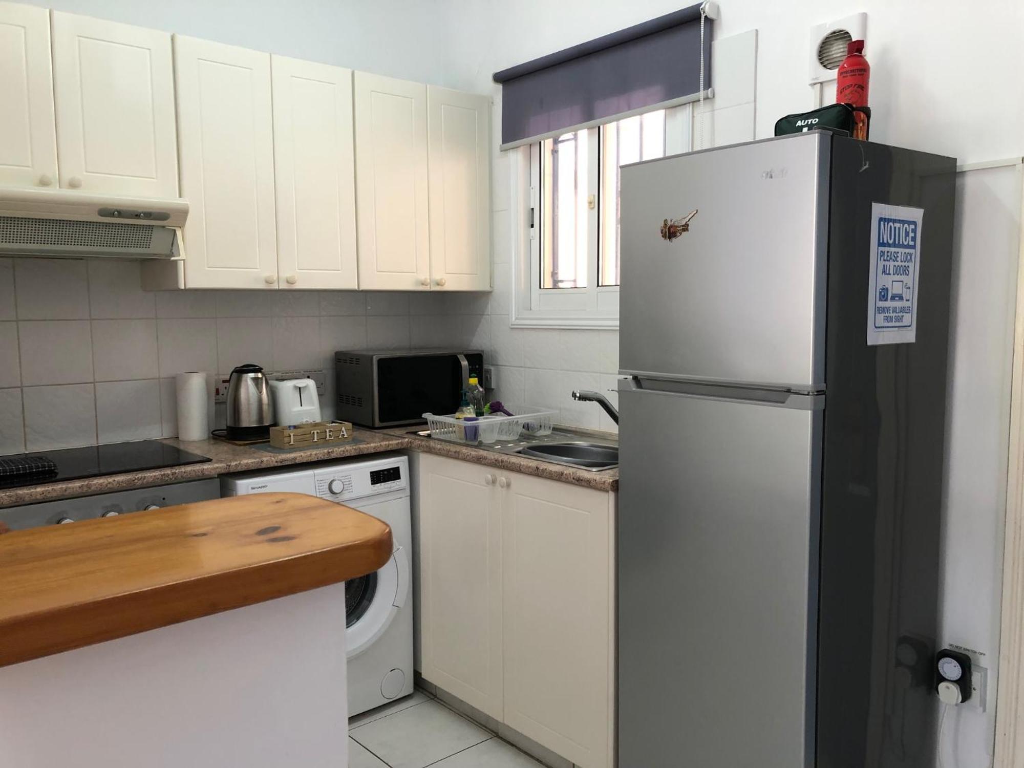 Stylish 1 bedroom apartment in Limnaria Gardens Paphos Exteriör bild