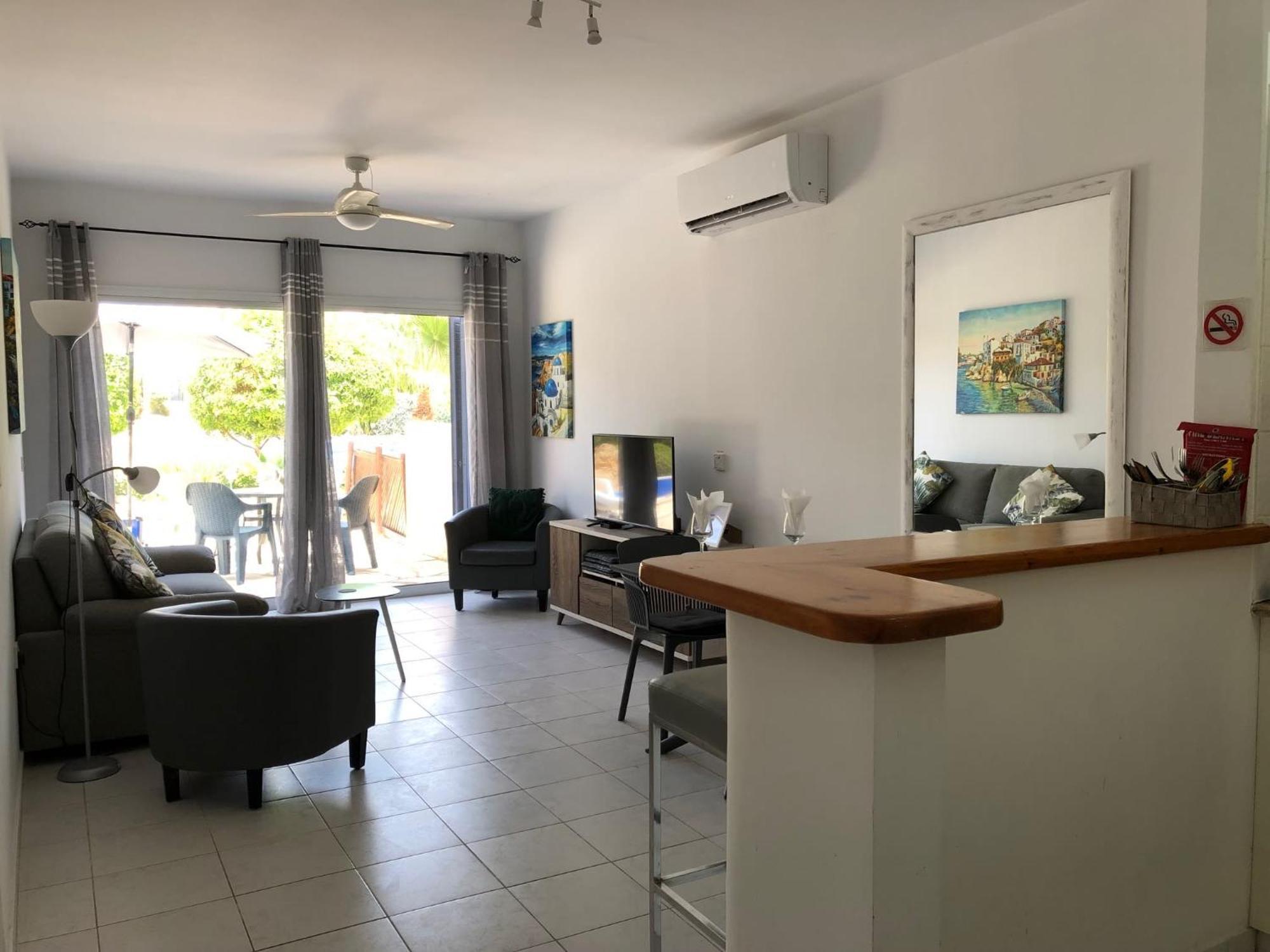 Stylish 1 bedroom apartment in Limnaria Gardens Paphos Exteriör bild