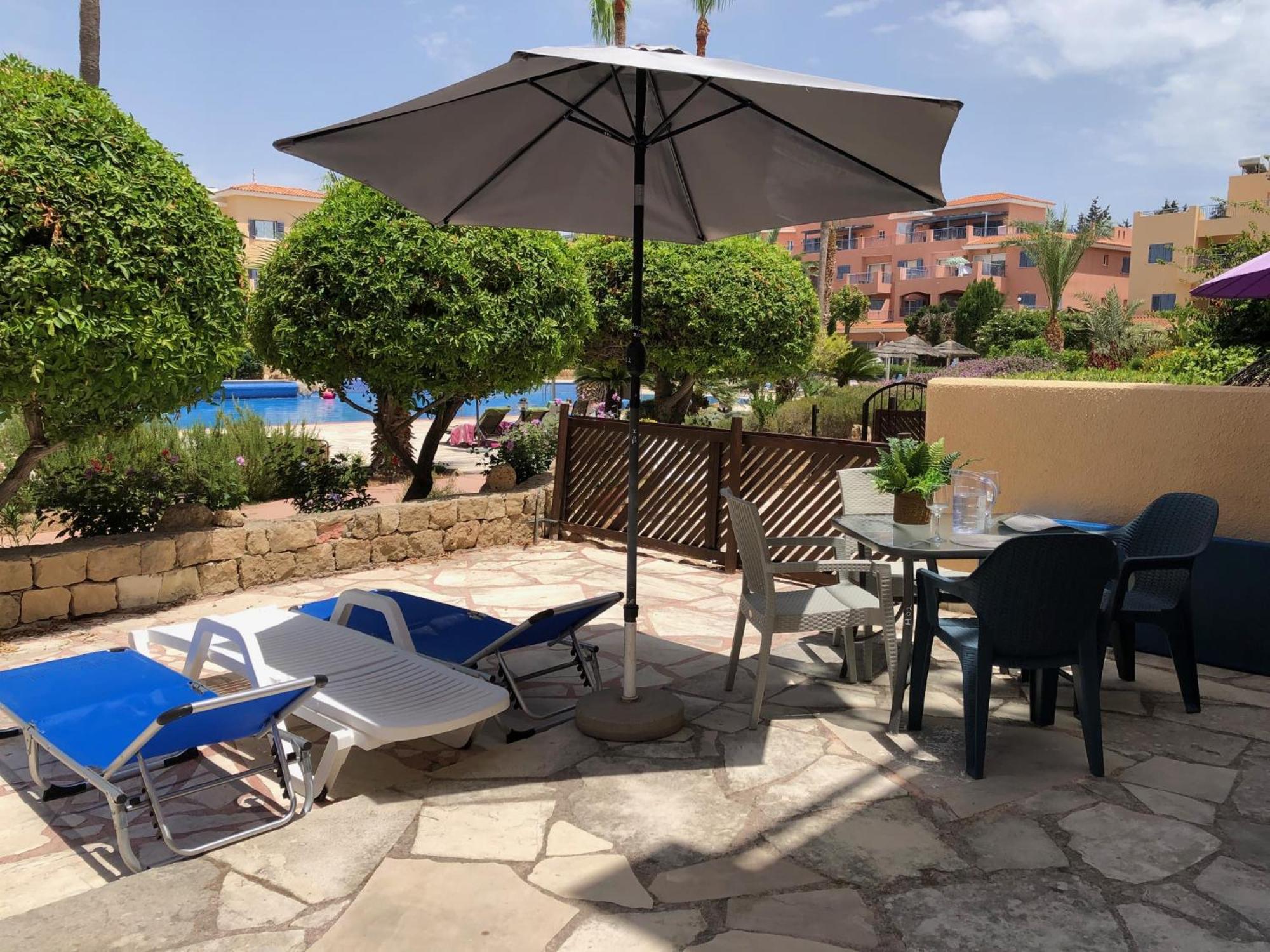 Stylish 1 bedroom apartment in Limnaria Gardens Paphos Exteriör bild