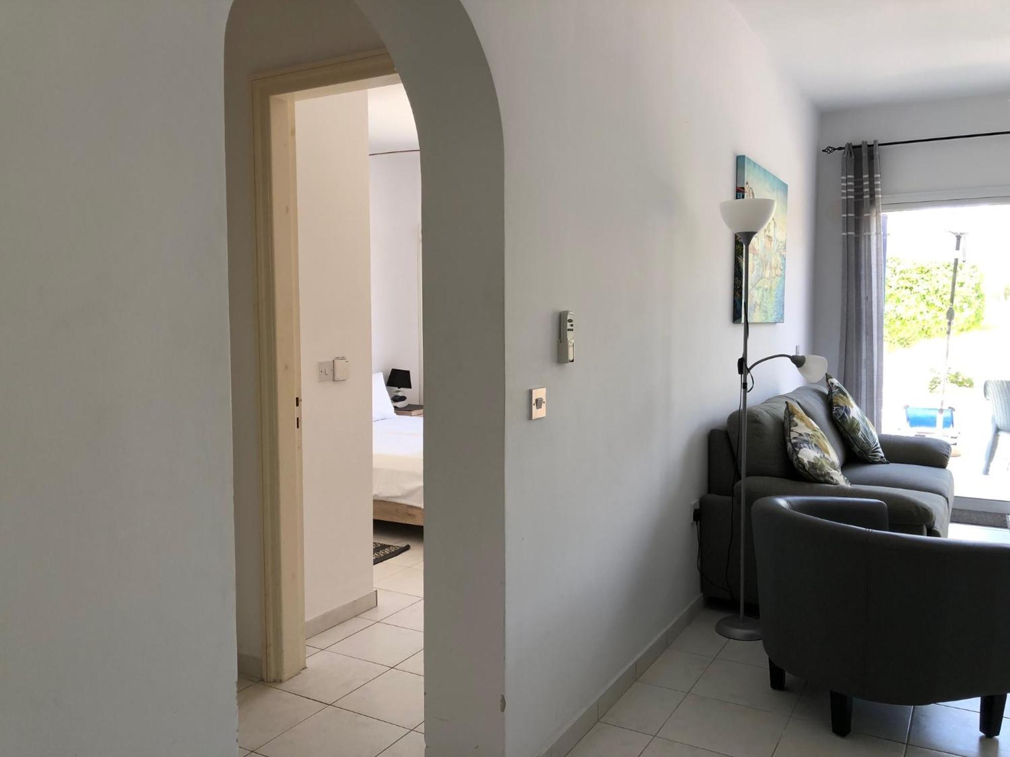 Stylish 1 bedroom apartment in Limnaria Gardens Paphos Exteriör bild